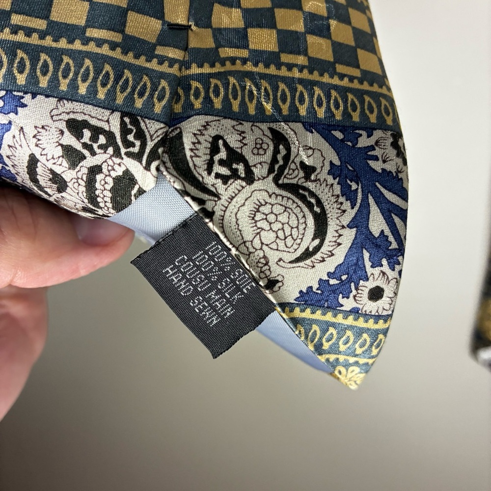 Bosa 100% Silk Tie โ Classic & Sophisticated - Picture 5 of 5